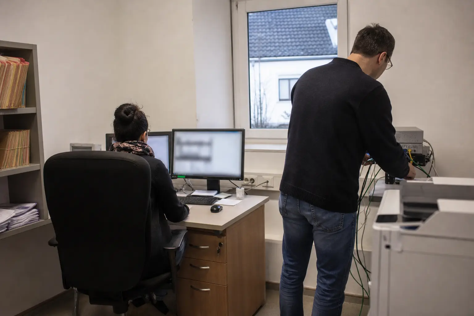 IT-Support für Arbeitsplatz, Drucker und Netzwerk in einer Praxis.